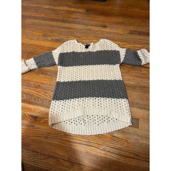 JJ Basic Tops - JJ Basics Small Sweater